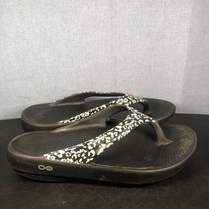 Oofos Women's Black White Comfort Orthotic Sandals size 8